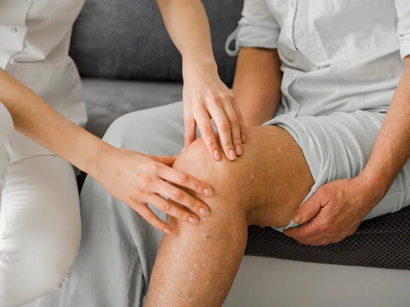 Chiropractic care for knee pain at DeSalvo Chiropractic in Novato