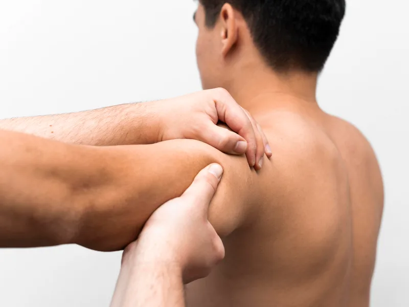 How DeSalvo Chiropractic treats rotator cuff injury in Novato