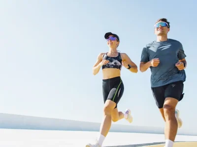 Couple,Runs,Together,On,A,Sunny,Day,In,The,City